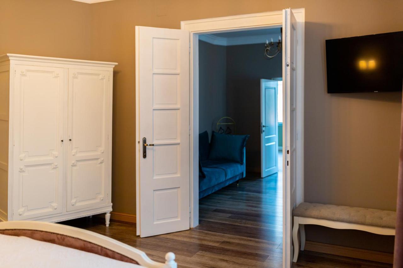 The Corner House Apartment Hunedoara Bagian luar foto