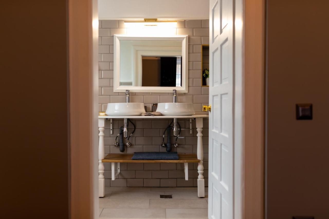 The Corner House Apartment Hunedoara Bagian luar foto