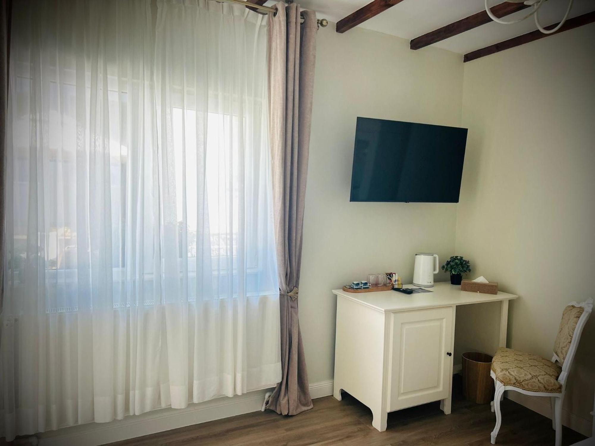 The Corner House Apartment Hunedoara Bagian luar foto